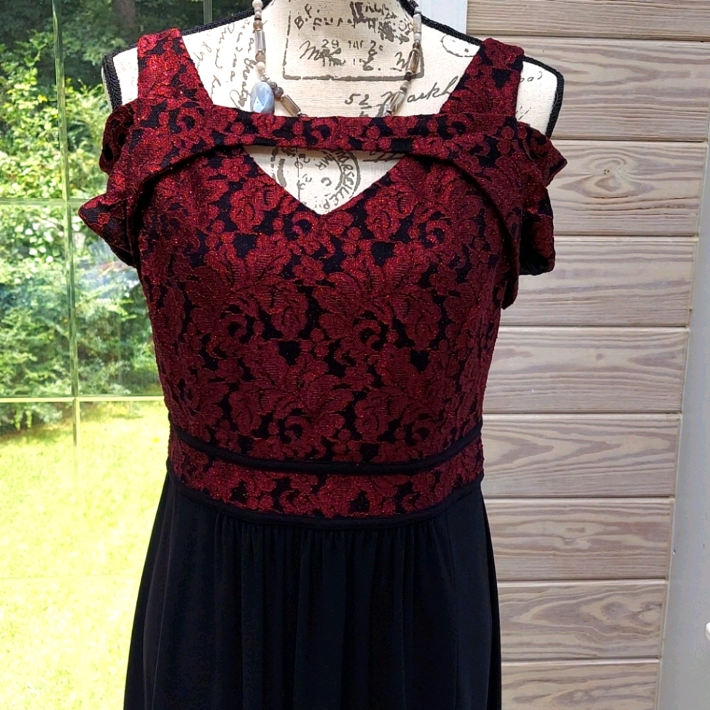Women's Evening Gown, Size 14, Burgundy